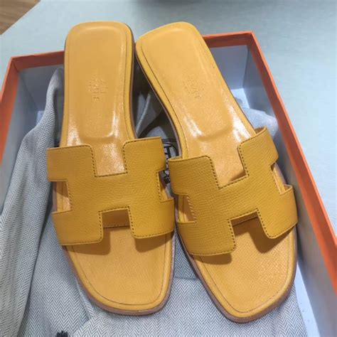 hermes closed slippers.